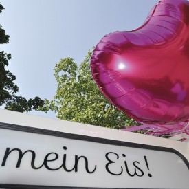 Schild-mit-Ballon_thumb